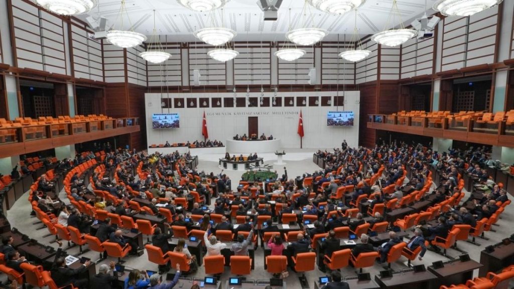 TBMM’de suça sürüklenen çocuk düzenlemesi görüşülecek