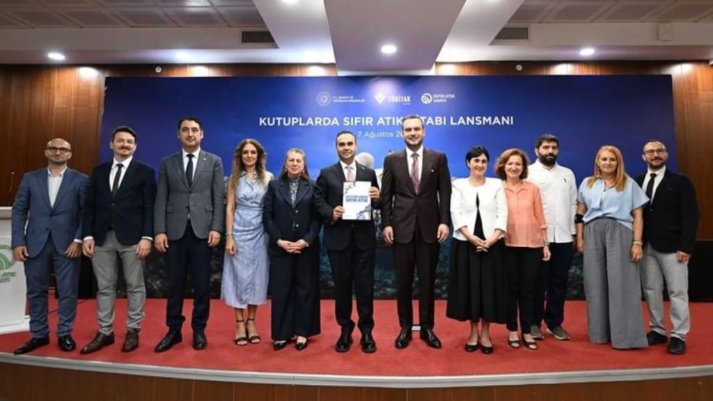 Türk bilim insanlarından dünyaya mesaj: ‘Kutuplarda Sıfır Atık’ kitabı tanıtıldı