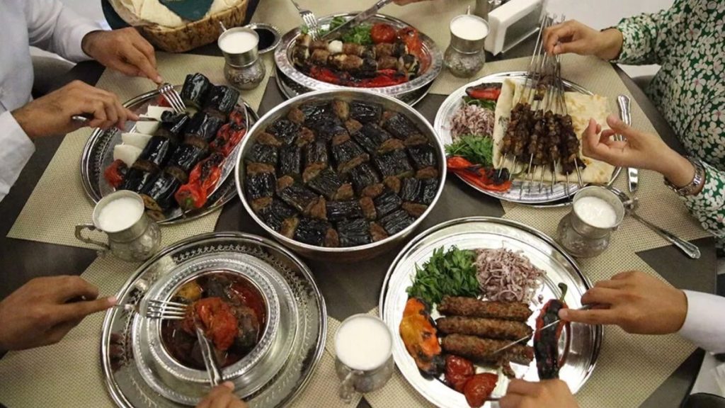 Türkiye’ye gelen turistler parasını en çok yemeğe harcıyor: 6 ayda 6 milyar dolar gelir