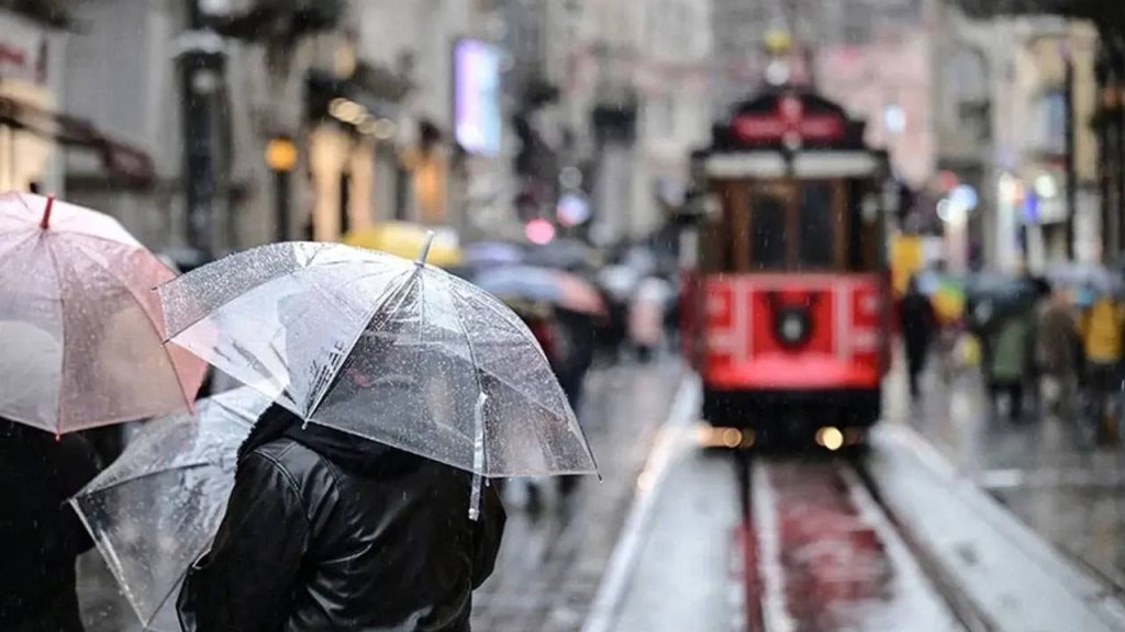 AKOM’dan İstanbul’a saatli uyarı: Hava bir anda değişiyor, sağanak yağış geliyor!