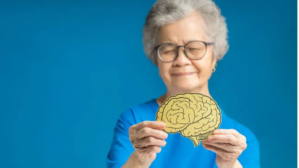 Alzheimer belirtileri ortaya çıkmadan 20 yıl önce başlayabiliyor