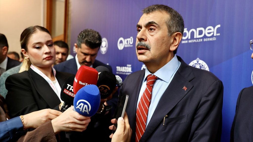 Bakan Tekin: Öğretmenler, öğrencilere kötü örnek olamaz