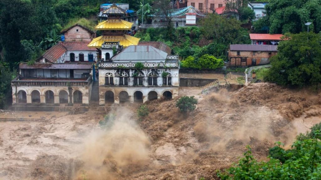 Bilim insanlarından korkutan tespit: Nepal’deki sel felaketi, 2 gün önce geliyorum dedi