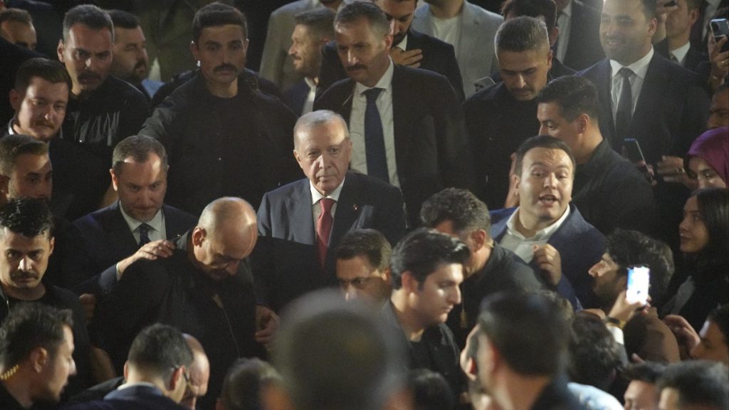 Cumhurbaşkanı Erdoğan, Samsun’dan vatandaşların ilgisi altında ayrıldı