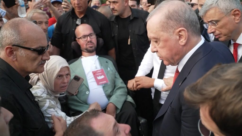 Cumhurbaşkanı Erdoğan’ın görünce otobüsü durdurduğu genç: Unutamayacağım bir andı