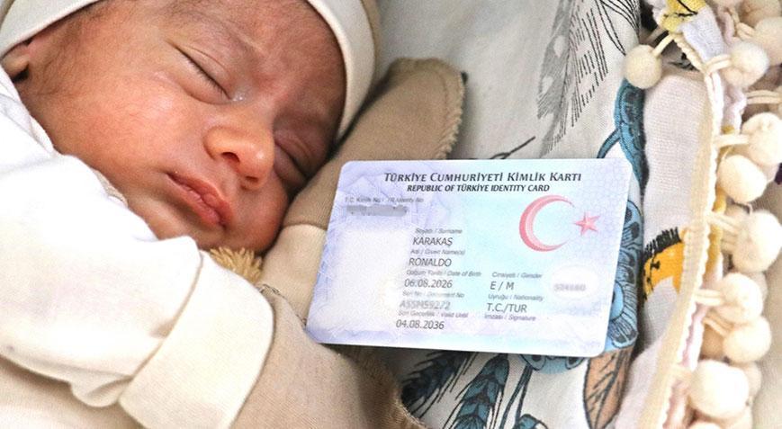 Diyarbakır’da İlginç olay! Ailesi karşı çıktı, o vazgeçmedi: Bebeğine Ronaldo’nun adını verdi