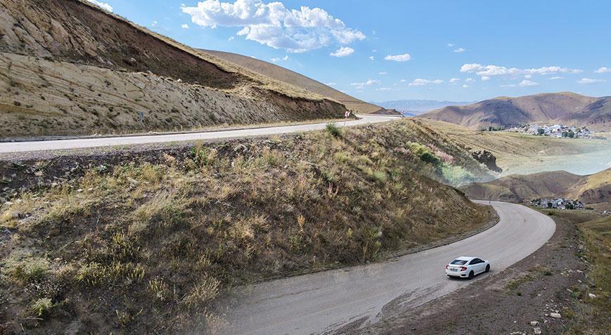 Erzurum’da gizemli yol! Motor kapalı araçlar yokuş yukarı çıkıyor