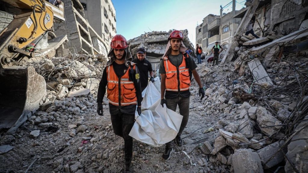 Gazze’de sivil savunma ekipleri enkazdan 17 yeni ceset çıkardı