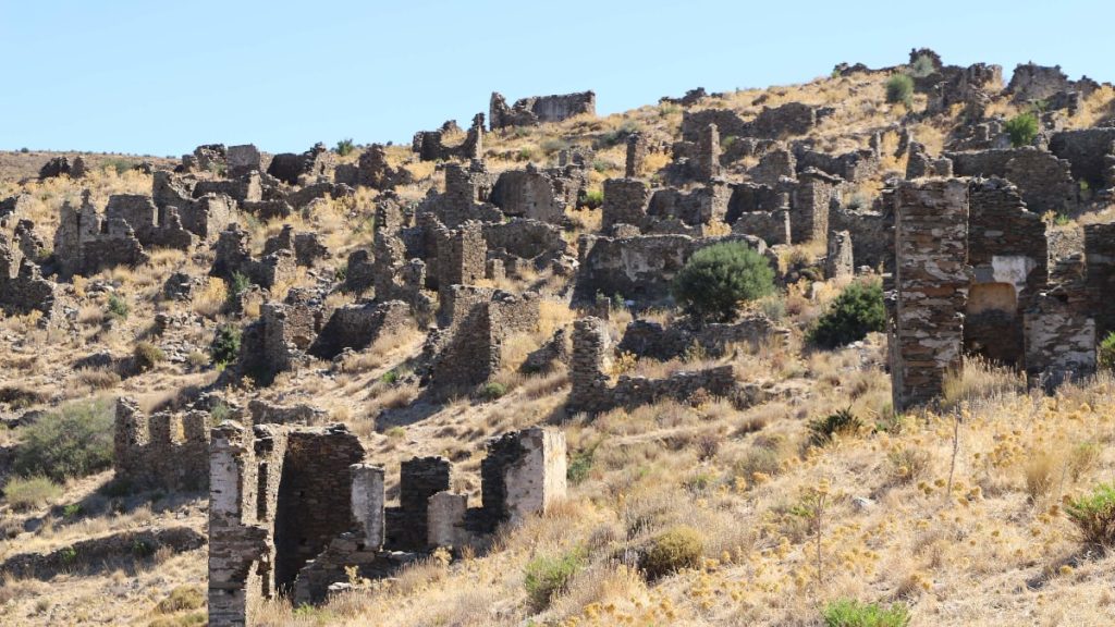 İzmir’de Yunanistan ile mübadele sonrası boş kaldı: Sazak köyünden geriye kalıntılar kaldı