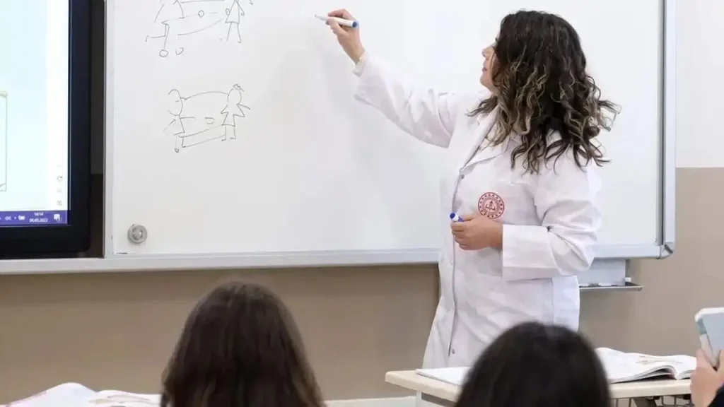 MEB kılavuzu ile anaokulu, ilkokul, ortaokul, lise öğretmen önlüğü zorunlu mu, nasıl olacak?