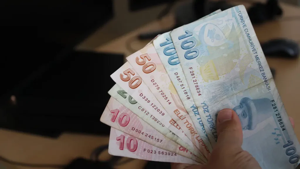 Memur, emekli ve asgari ücret için 2027 tahmini: Maaşlar ne kadar artacak?