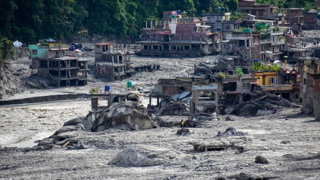 Nepal’de hayatını kaybedenlerin sayısı bin 252’ye yükseldi