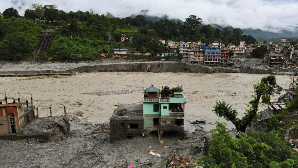Nepal’deki selde hayatını kaybedenlerin sayısı bin 114’e çıktı