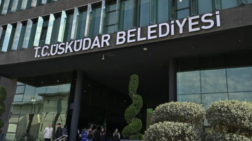 Üsküdar Belediyesi’nde 4 CHP’li üye AK Parti’ye geçti