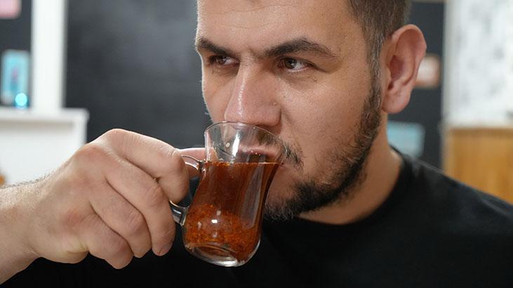 Acısız tek bir öğünü yok! Tatlıya bile pul biber atıp yiyor