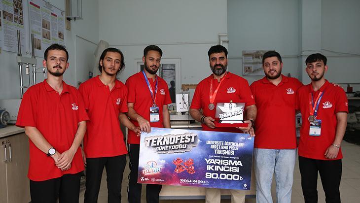 Depremzede öğrencilerden hayat kurtaracak buluş! Kolon hasarını yapay zekayla tespit ediyor