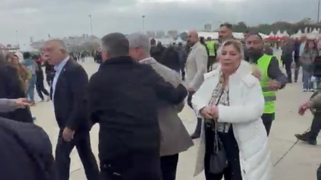 İstanbul’da CHP’liler ile YENİ Parti’liler arasında kavga çıktı