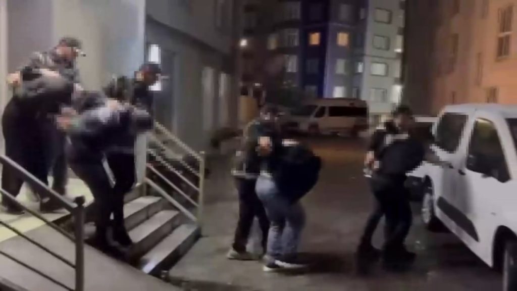 Nevzat Aydın’dan haraç isteyen ‘Çirkinler’ çetesine operasyon: 4 gözaltı