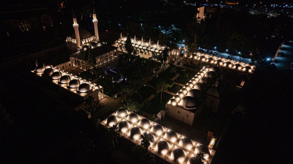 Suriye’deki tarihi Süleymaniye Tekkesi 14 yıl sonra yeniden ibadete açıldı