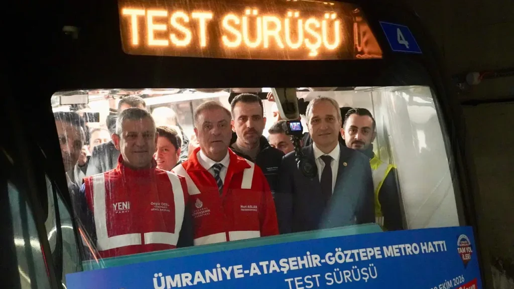 Ümraniye-Ataşehir-Göztepe metrosunda test sürüşleri başladı… Özgür Özel törende konuştu: ‘Dünyada 10 metroyu birden yerin altında ilerleten bir başka belediye yok’